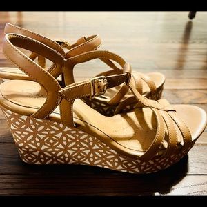 Clarks Artisan Amelia Avery Wedge Platform Sandals